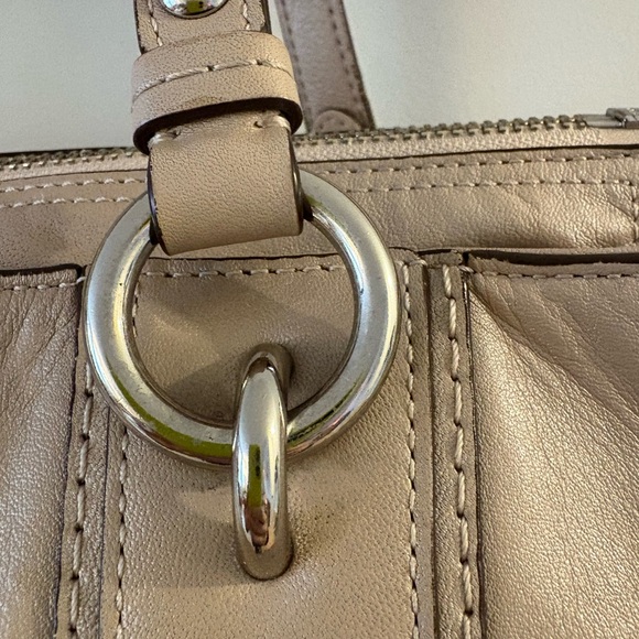 Coach East West Gallery Pearl/Tan Smooth Shiny Leather Shoulder Tote Bag - Picture 7 of 16